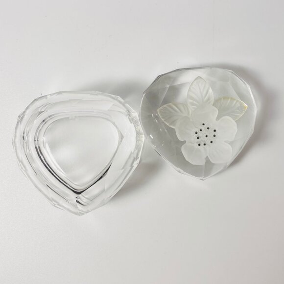 Rare VTG SWAROVSKI CRYSTAL Heart Shaped Jewelry Ring Box Frosted Flower Lid - Picture 5 of 9